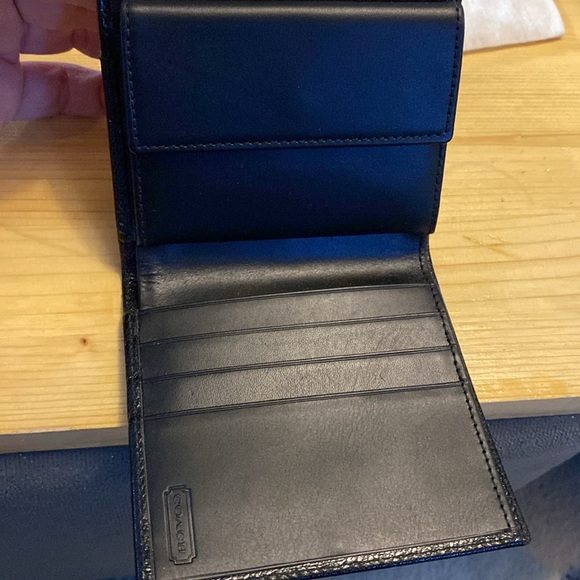 Never used coach wallet - Picture 2 of 4